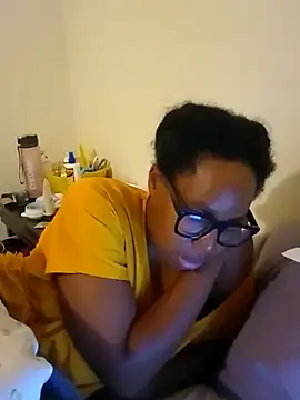 Snapshot of madamsensuale chatting on 10/31/25, 01:35 madamsensuale online show from 10/31/25, 01:35