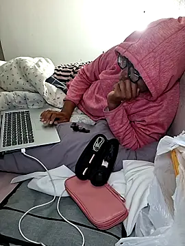 Snapshot of madamsensuale chatting on 11/17/25, 02:59 madamsensuale online show from 11/17/25, 02:59