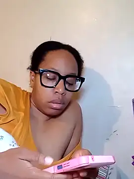 Snapshot of madamsensuale chatting on 02/09/25, 01:44 madamsensuale online show from 02/09/25, 01:44