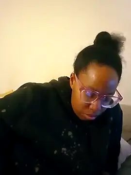 Snapshot of madamsensuale chatting on 01/02/25, 03:05 madamsensuale online show from 01/02/25, 03:05