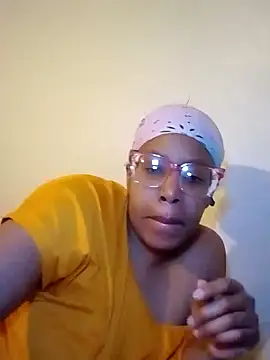 Snapshot of madamsensuale chatting on 02/27/25, 01:41 madamsensuale online show from 02/27/25, 01:41