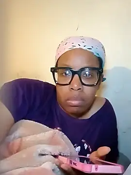 Snapshot of madamsensuale chatting on 03/17/25, 11:57 madamsensuale online show from 03/17/25, 11:57