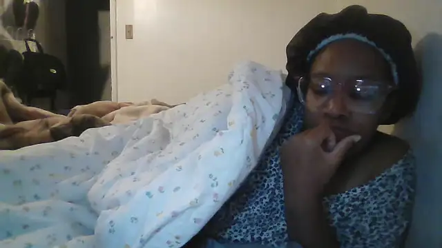 Snapshot of madamsensuale chatting on 12/08/24, 10:30 madamsensuale online show from 12/08/24, 10:30