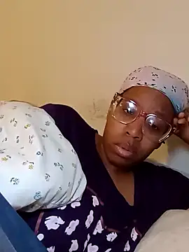 Snapshot of madamsensuale chatting on 03/19/25, 04:02 madamsensuale online show from 03/19/25, 04:02