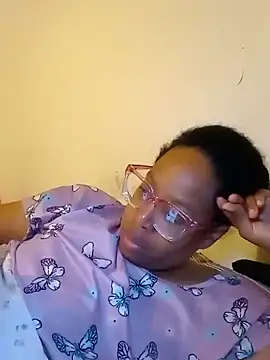 Snapshot of madamsensuale chatting on 02/20/25, 06:28 madamsensuale online show from 02/20/25, 06:28