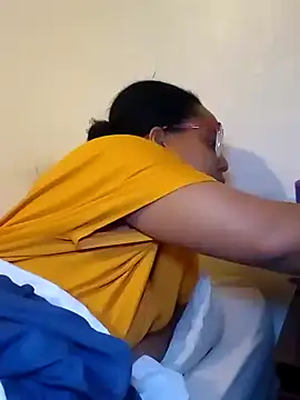 Snapshot of madamsensuale chatting on 02/09/25, 04:46 madamsensuale online show from 02/09/25, 04:46