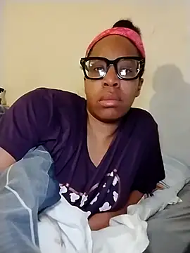 Snapshot of madamsensuale chatting on 03/22/25, 06:22 madamsensuale online show from 03/22/25, 06:22