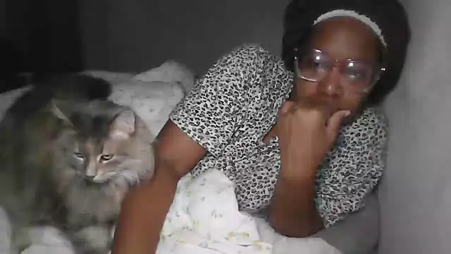 Snapshot of madamsensuale chatting on 12/10/24, 10:06 madamsensuale online show from 12/10/24, 10:06