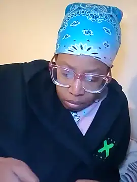 Snapshot of madamsensuale chatting on 02/21/25, 09:43 madamsensuale online show from 02/21/25, 09:43