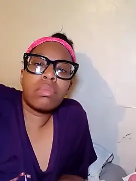 Snapshot of madamsensuale chatting on 03/22/25, 03:20 madamsensuale online show from 03/22/25, 03:20