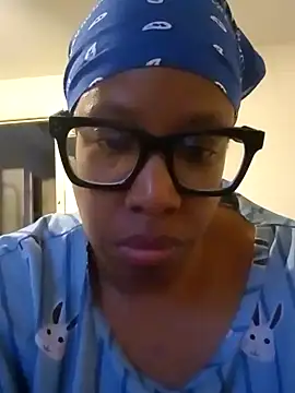 Snapshot of madamsensuale chatting on 12/30/24, 09:29 madamsensuale online show from 12/30/24, 09:29