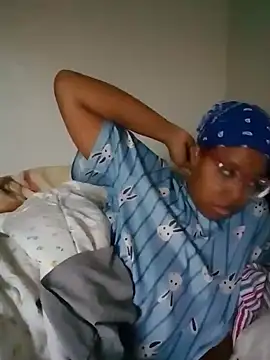 Snapshot of madamsensuale chatting on 12/31/24, 08:23 madamsensuale online show from 12/31/24, 08:23