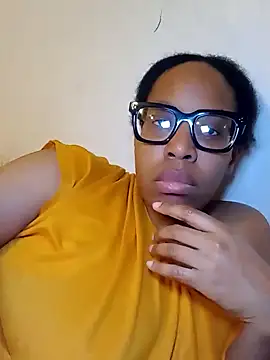 Snapshot of madamsensuale chatting on 02/04/25, 03:00 madamsensuale online show from 02/04/25, 03:00