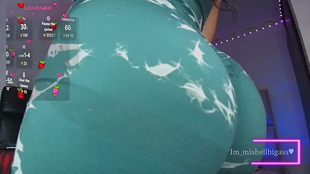 Snapshot of im_mishellbigass chatting on 09/19/25, 02:37 im mishellbigass online show from 09/19/25, 02:37