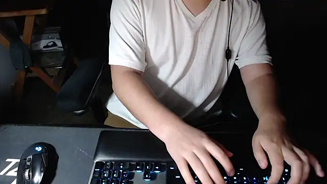 thealfawolf01 online show from 10/13/25, 03:19