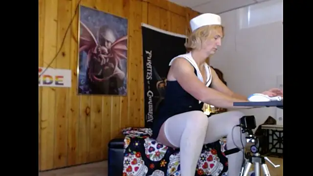 JamieBottoms online show from 10/31/25, 01:08