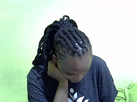 Snapshot of queendebbie chatting on 01/15/26, 05:27 queendebbie online show from 01/15/26, 05:27