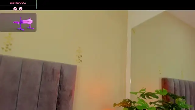 Snapshot of Megan_Thompsonn chatting on 05/04/26, 01:47 Megan Thompsonn online show from 05/04/26, 01:47