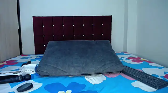 Snapshot of julianamorant chatting on 03/10/25, 05:07 julianamorant online show from 03/10/25, 05:07