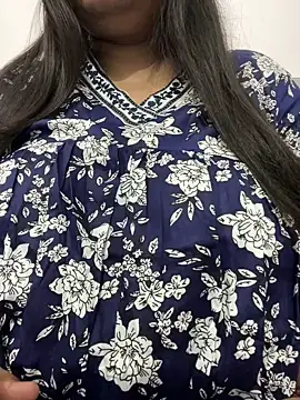 smile pretty online show from 09/13/25, 07:25