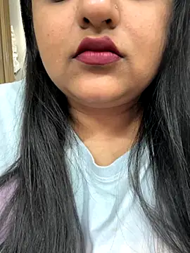 smile pretty online show from 10/11/25, 09:27