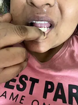 smile pretty online show from 11/11/25, 07:41