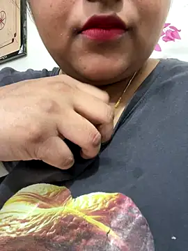 smile pretty online show from 12/03/25, 07:24