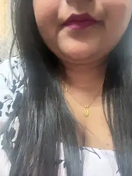 smile pretty online show from 02/28/25, 04:54