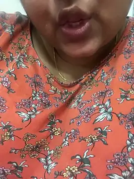 smile pretty online show from 02/18/25, 02:27