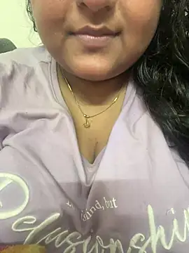 smile pretty online show from 01/16/25, 02:09