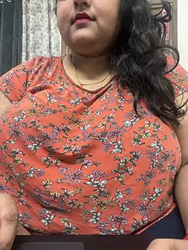 smile pretty online show from 02/17/25, 05:44