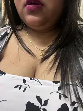 smile pretty online show from 02/27/25, 08:56