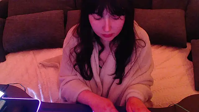 Lynylou online show from 12/30/24, 11:49