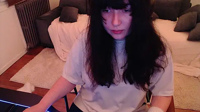 Lynylou online show from 12/27/24, 04:21