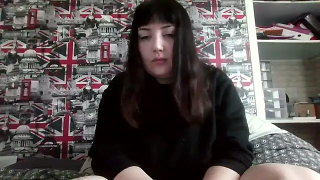 Lynylou online show from 10/13/25, 07:32