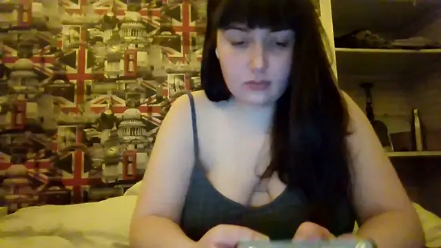 Lynylou online show from 12/21/25, 08:31