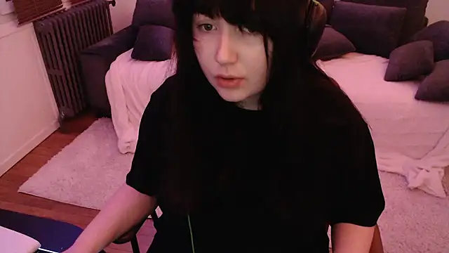 Lynylou online show from 12/26/24, 06:43