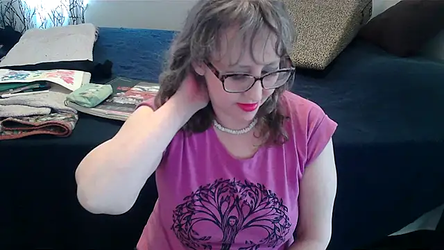 Snapshot of LilyLuscious chatting on 03/12/25, 10:17 LilyLuscious online show from 03/12/25, 10:17