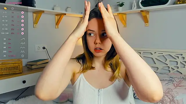 Snapshot of KiraGaves chatting on 03/07/25, 06:54 KiraGaves online show from 03/07/25, 06:54