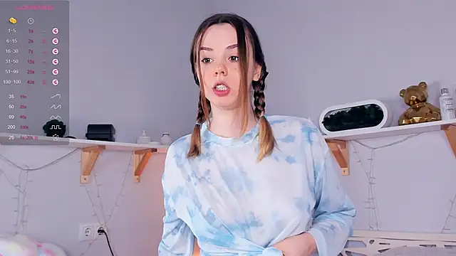 Snapshot of KiraGaves chatting on 03/06/25, 06:59 KiraGaves online show from 03/06/25, 06:59