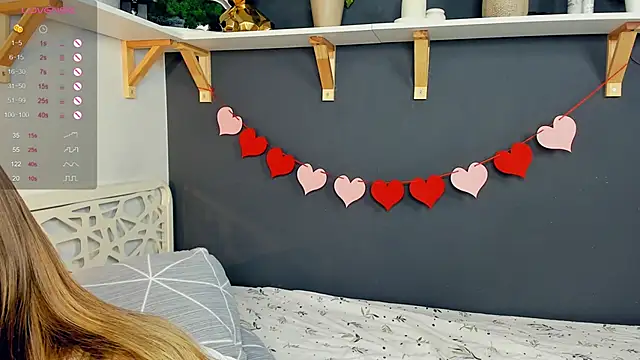 Snapshot of KiraGaves chatting on 02/05/25, 10:11 KiraGaves online show from 02/05/25, 10:11