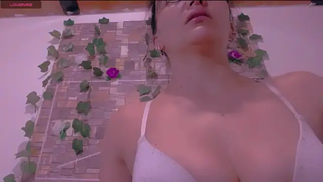 CrazyRousex online show from 10/24/25, 03:22