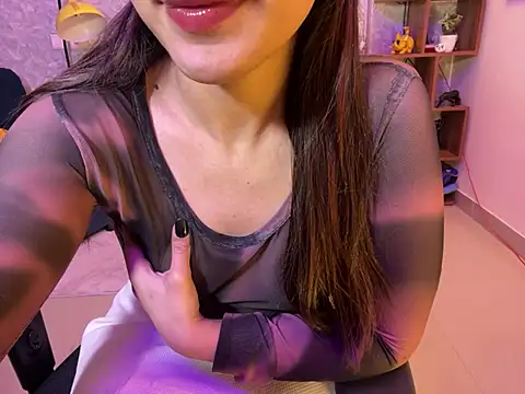 Snapshot of MidnightFlame chatting on 02/05/25, 08:14 MidnightFlame online show from 02/05/25, 08:14