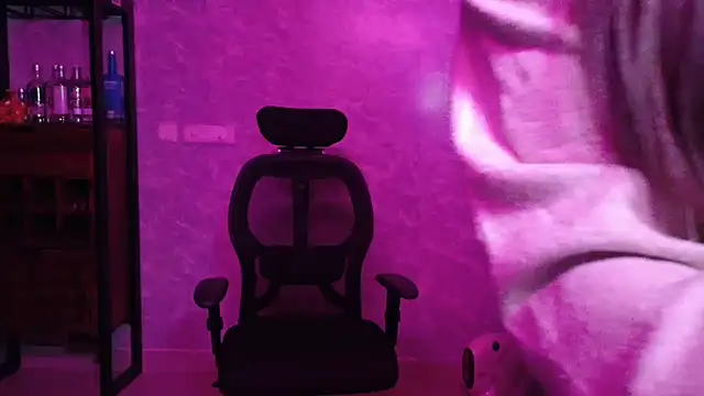 MidnightFlame online show from 12/20/25, 11:02