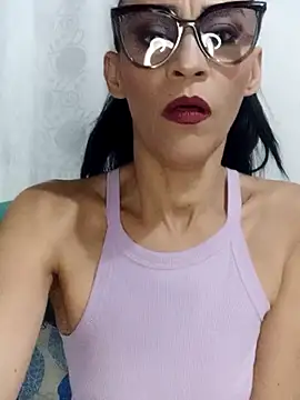 Snapshot of BarbaraMature chatting on 10/18/25, 05:48 BarbaraMature online show from 10/18/25, 05:48