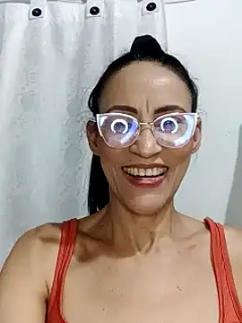 Snapshot of BarbaraMature chatting on 03/14/25, 09:32 BarbaraMature online show from 03/14/25, 09:32