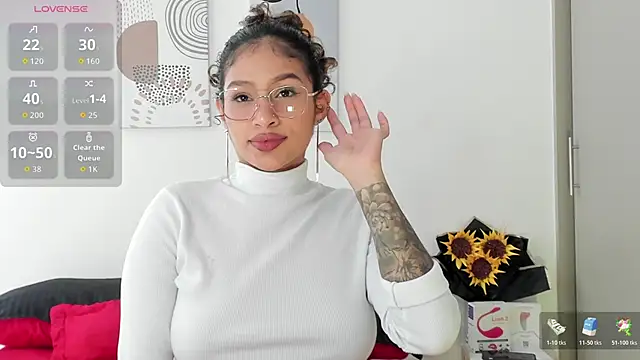 SeleneClark online show from 10/27/25, 07:37