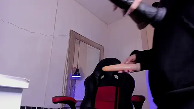 angel hardy dl online show from 09/25/25, 12:11