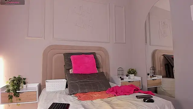 Maristxxr online show from 10/25/25, 07:47