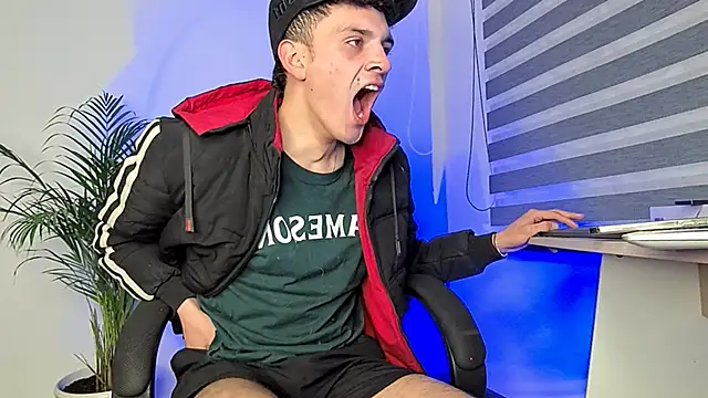 Snapshot of bastia_noooo chatting on 10/15/25, 05:50 bastia noooo online show from 10/15/25, 05:50